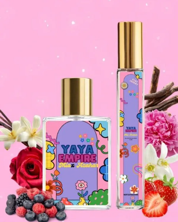 Dua botol perfume Yaya Empire x Mia Azahar Groovy berlabel ilustrasi retro